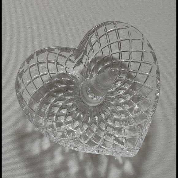 Fifth Avenue Large Crystal Heart Ring Holder - Picture 2 of 5
